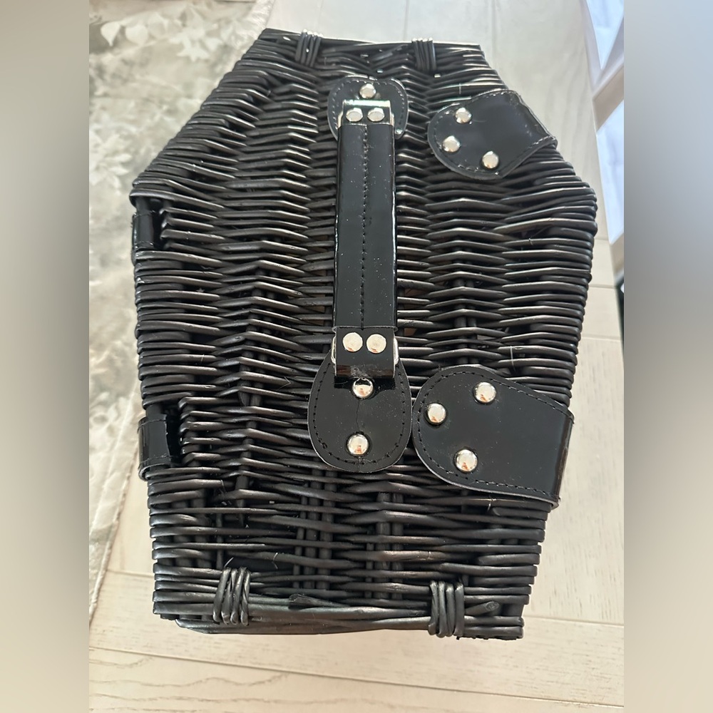 Woven Black Basket-Style cofin